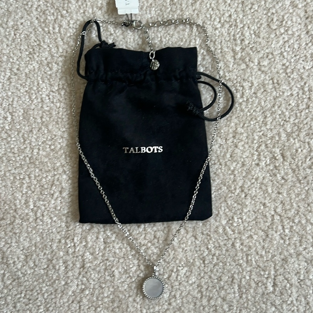 NWT Silver Pendant Necklace